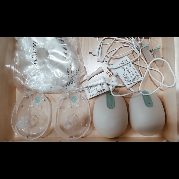 3.0 willow breast pump hands free with 2 chargers - Picture 1 of 1